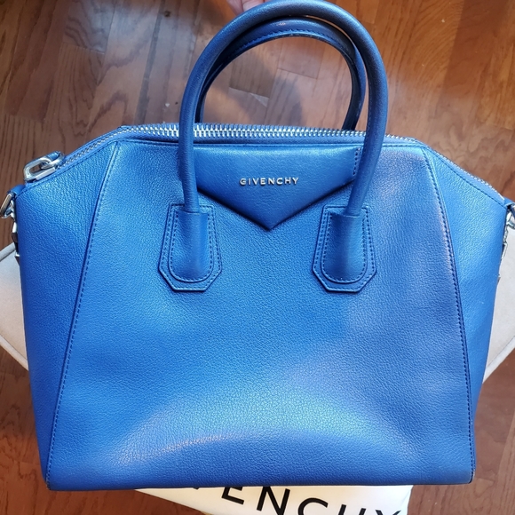 GIVENCHY Blue Antigona Bag - Picture 7 of 9